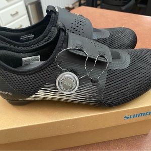 Shimano indoor cycling shoes.  Size 40. SPD cleat compatible.